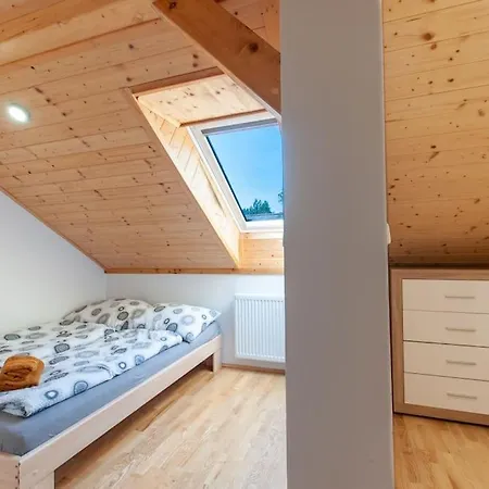 Apartmán ve srubu s balkónem